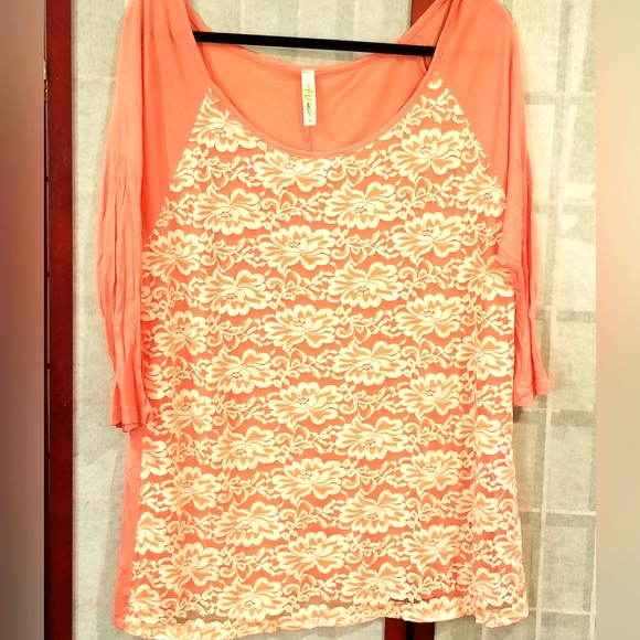 NWOT Pretty Coral Raglan Top with Lace Front. Size 2XL - Picture 1 of 4
